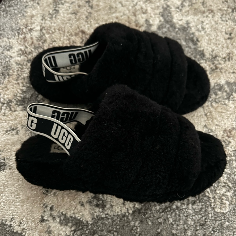Women’s UGG “Fluff Yeah” slide back slippers in black